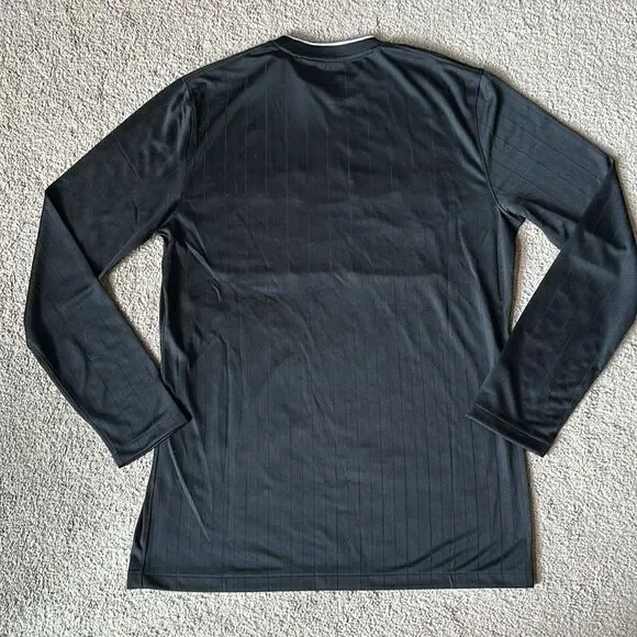 Nike Men’s Dri-FIT Long sleeve Referee II Jersey!